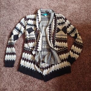 Buttons gently worn neutral color open front cardi